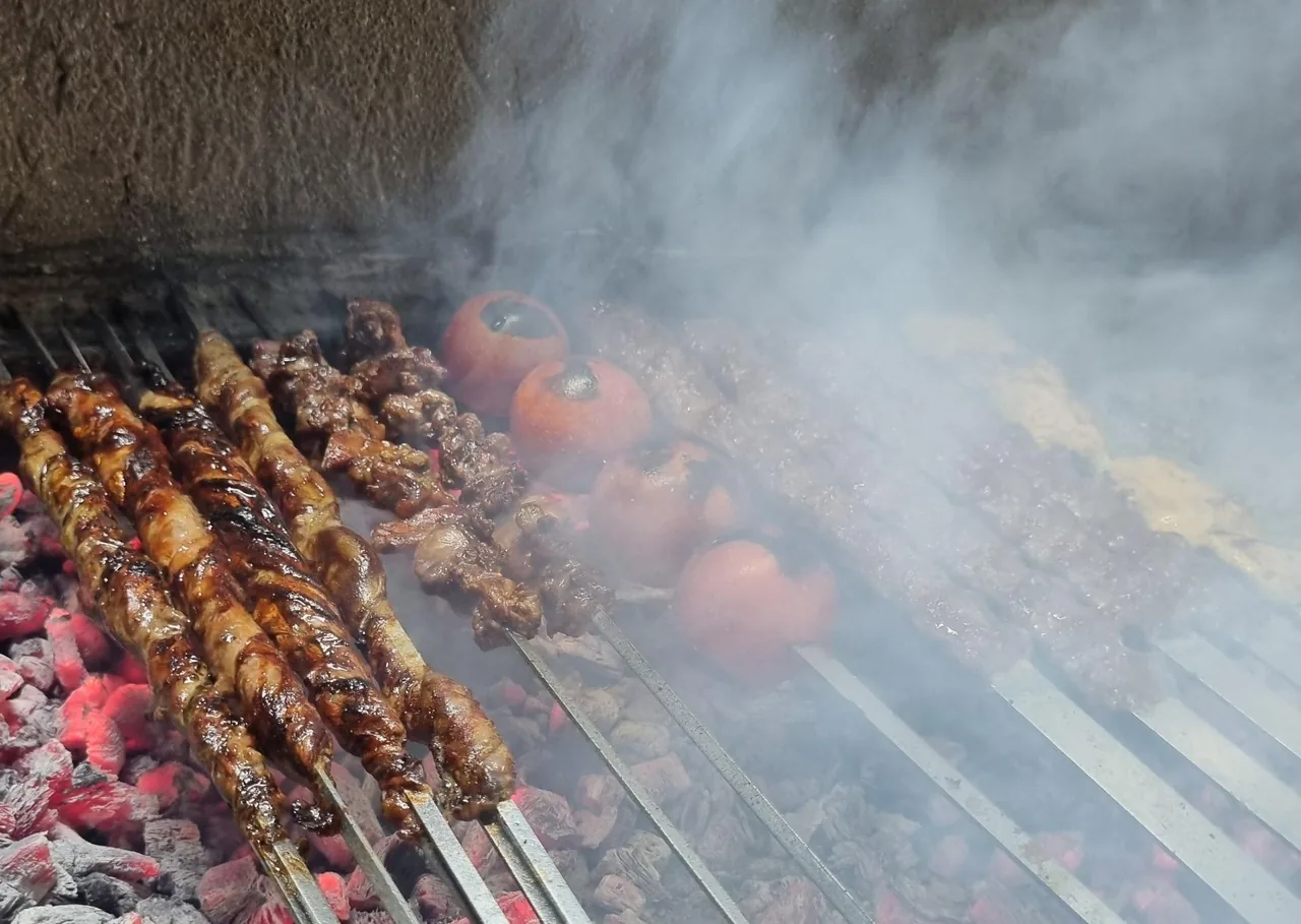 کبابسرا و دیزی سرا شاهان - تصویر 4