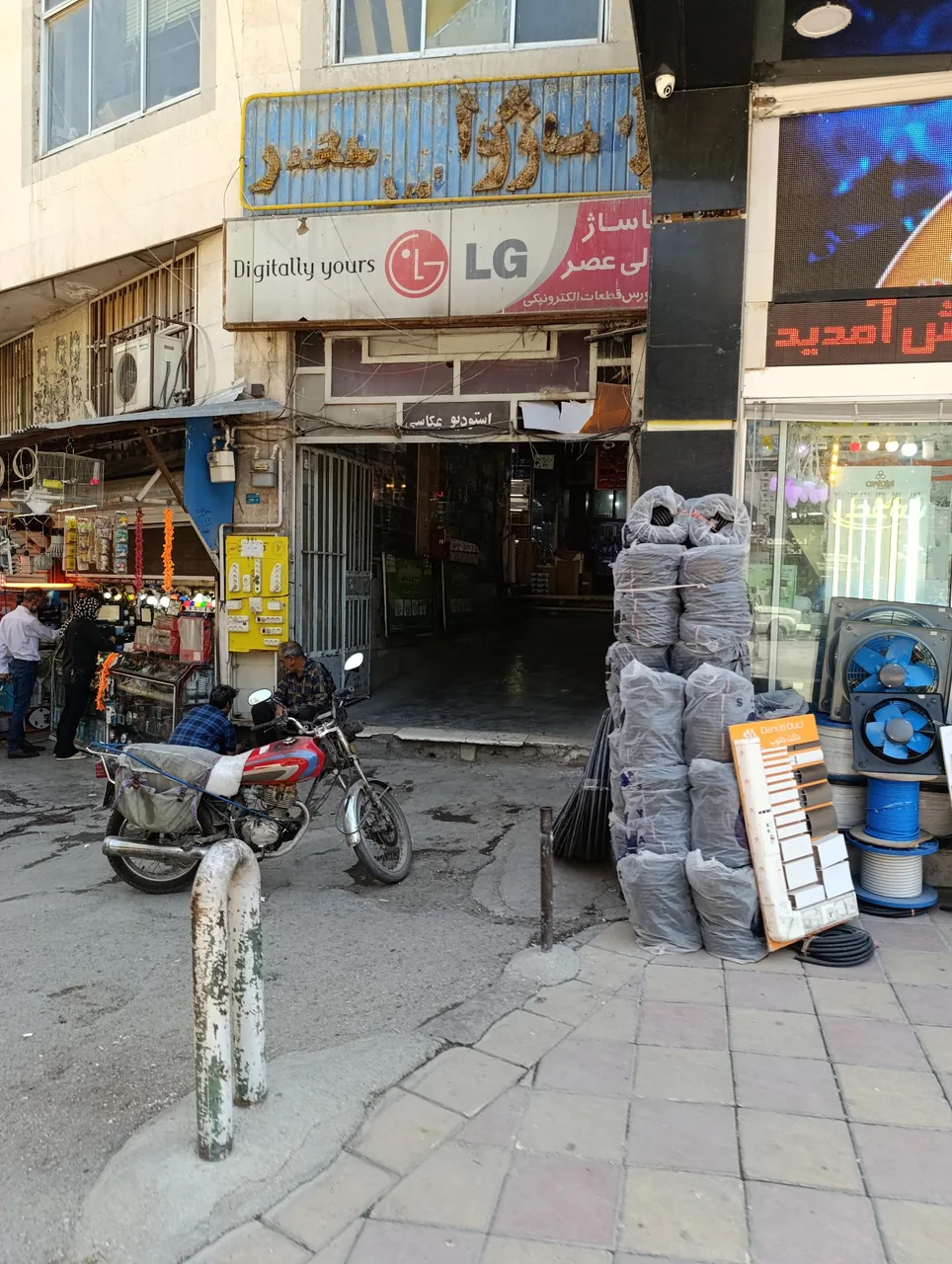 پاساژ ولیعصر - تصویر 3