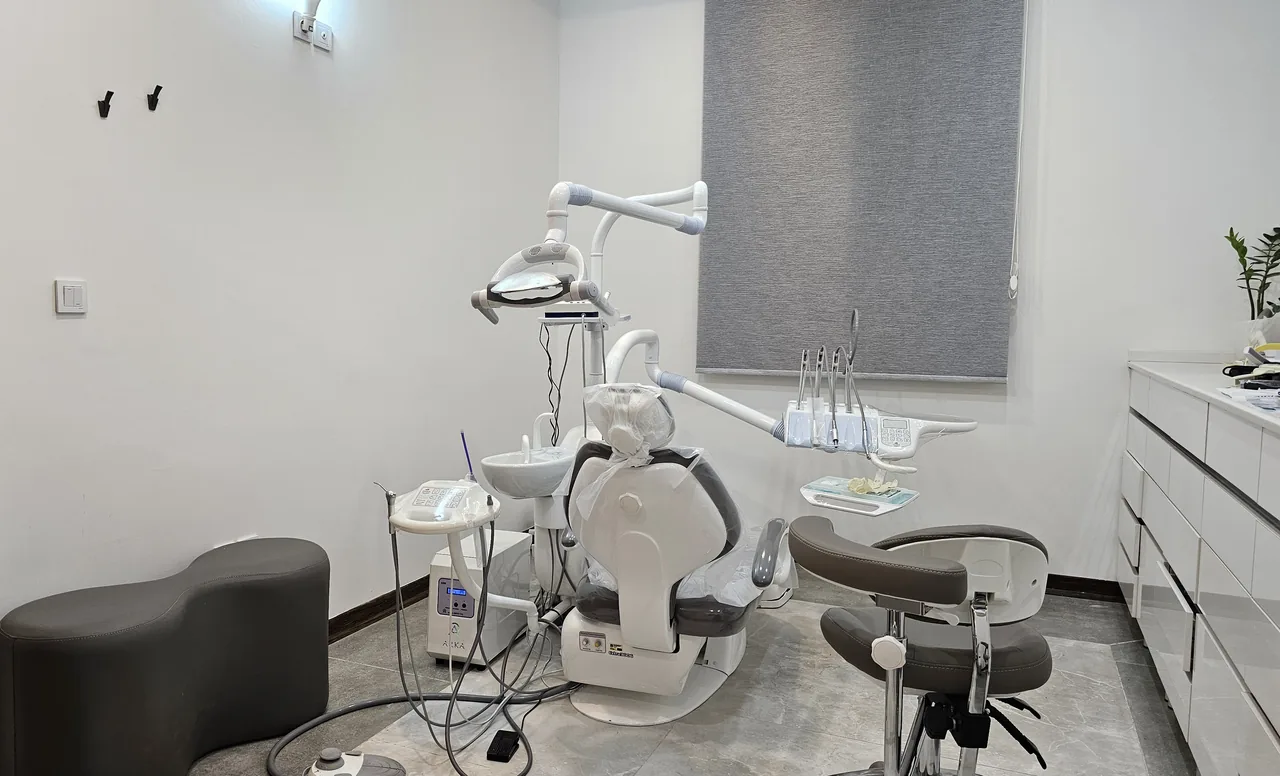 مطب دندانپزشکی دکتر فرشته حسینی قوام - دندانپزشک در کرمان