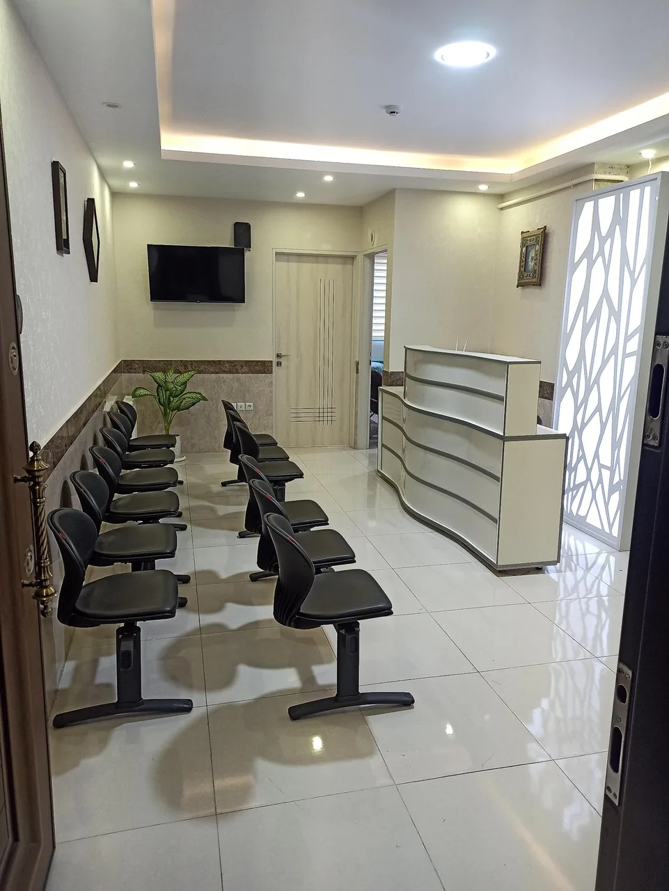 مطب دکتر معینی متخصص طب فیزیکی