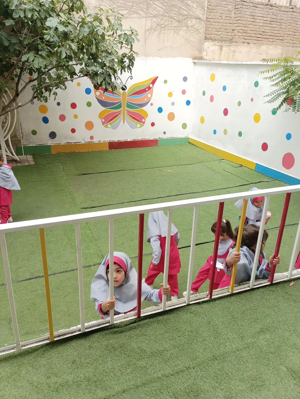پیش دبستان و دبستان دخترانه نفیس - مدرسه در ارومیه - تصویر 2