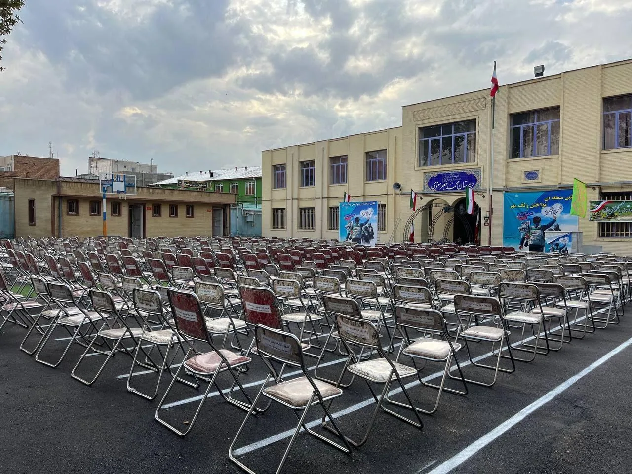 دبیرستان ماندگار زنده‌یادمحمدجعفر معنوی