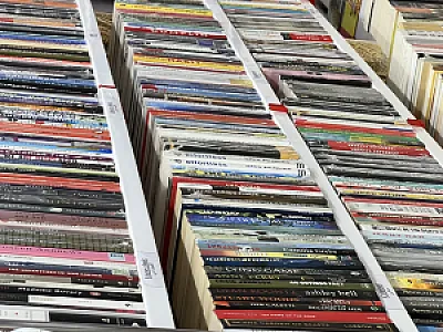 کتابفروشی شهر زبان