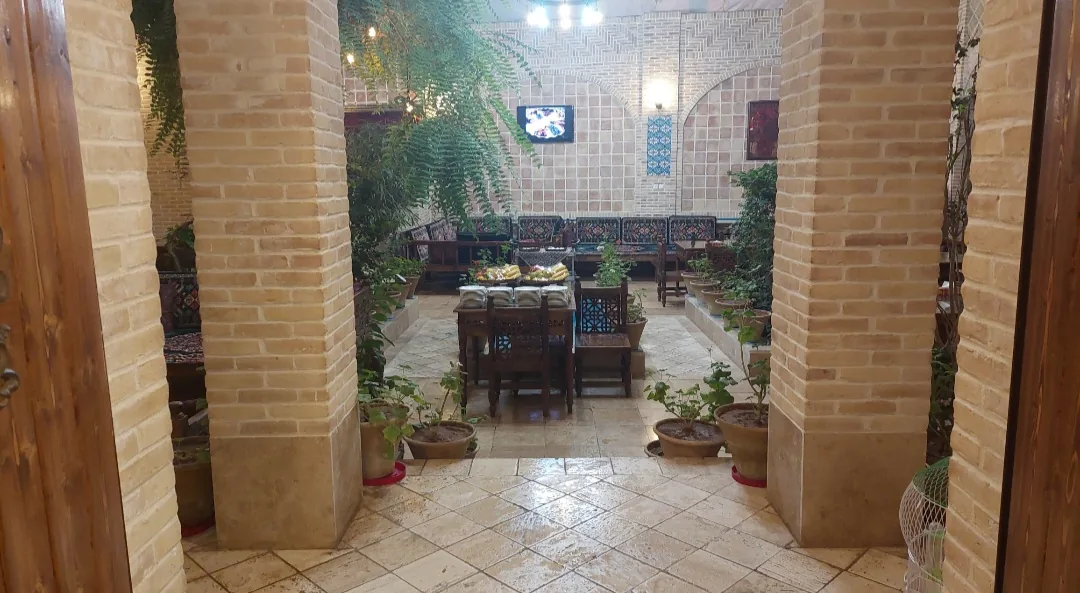 رستوران سنتی عمارت باستیان - رستوران در کرمان - تصویر 6