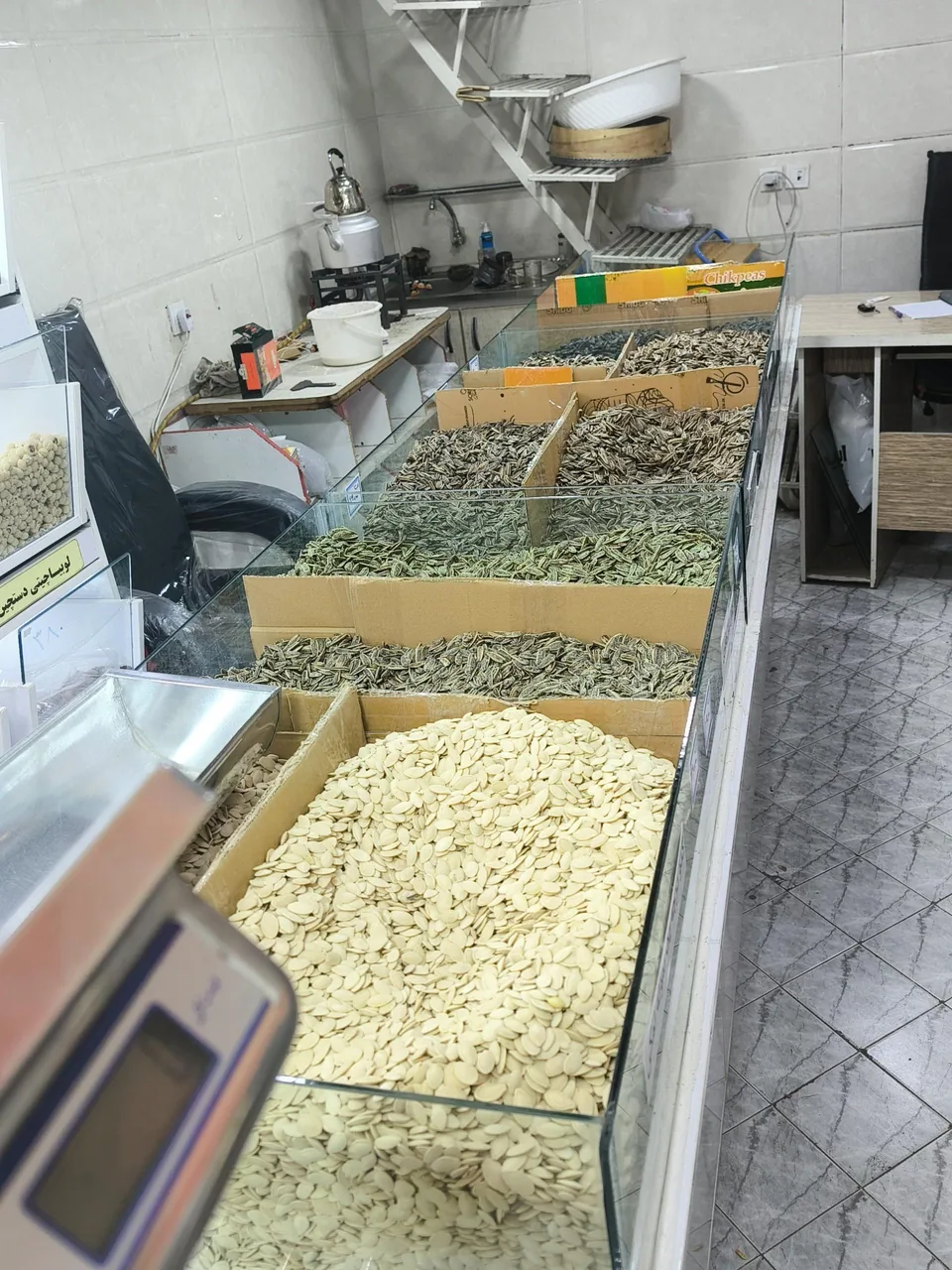 تخمه داغ و آجیلی خوی - تصویر 3