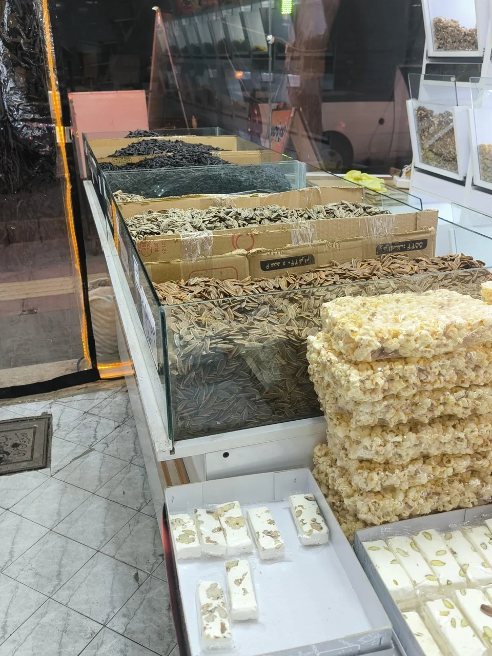 تخمه داغ و آجیلی خوی - تصویر 5