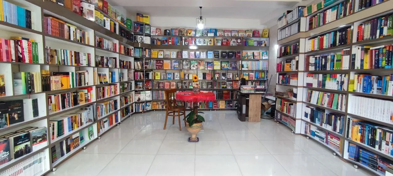 کتابفروشی حکیم - تصویر 2
