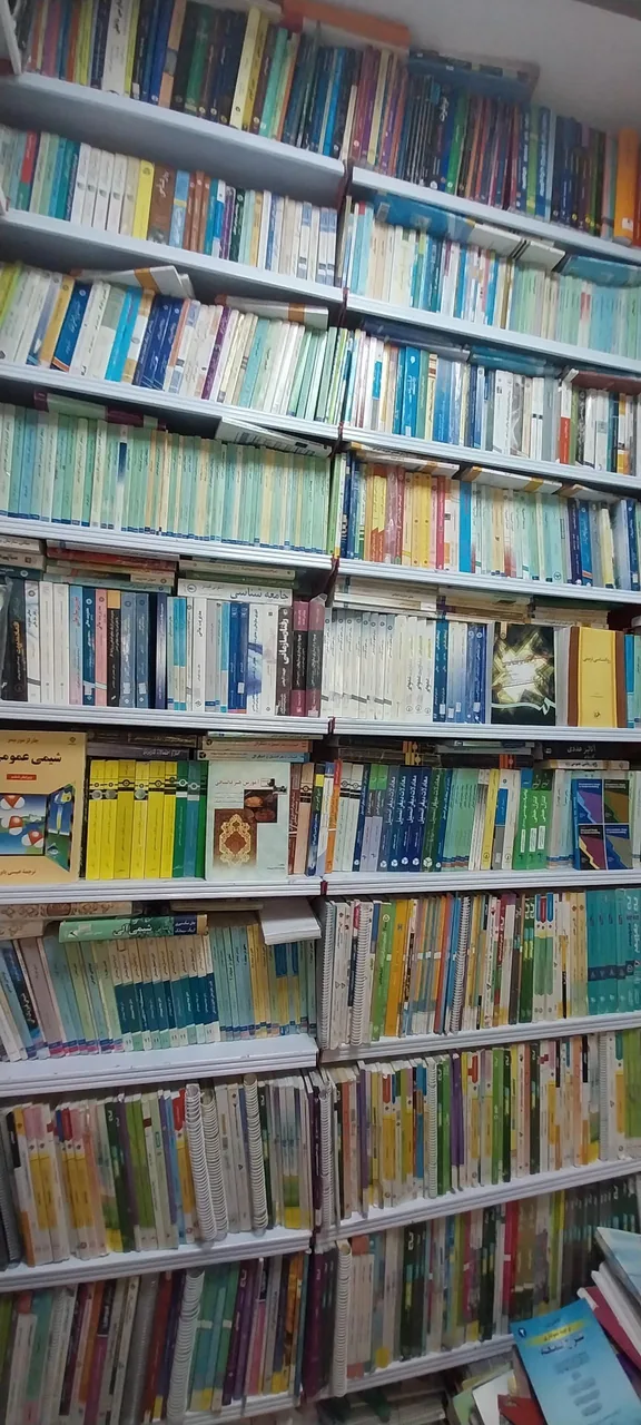 کتاب فروشی شاپرک - تصویر 3