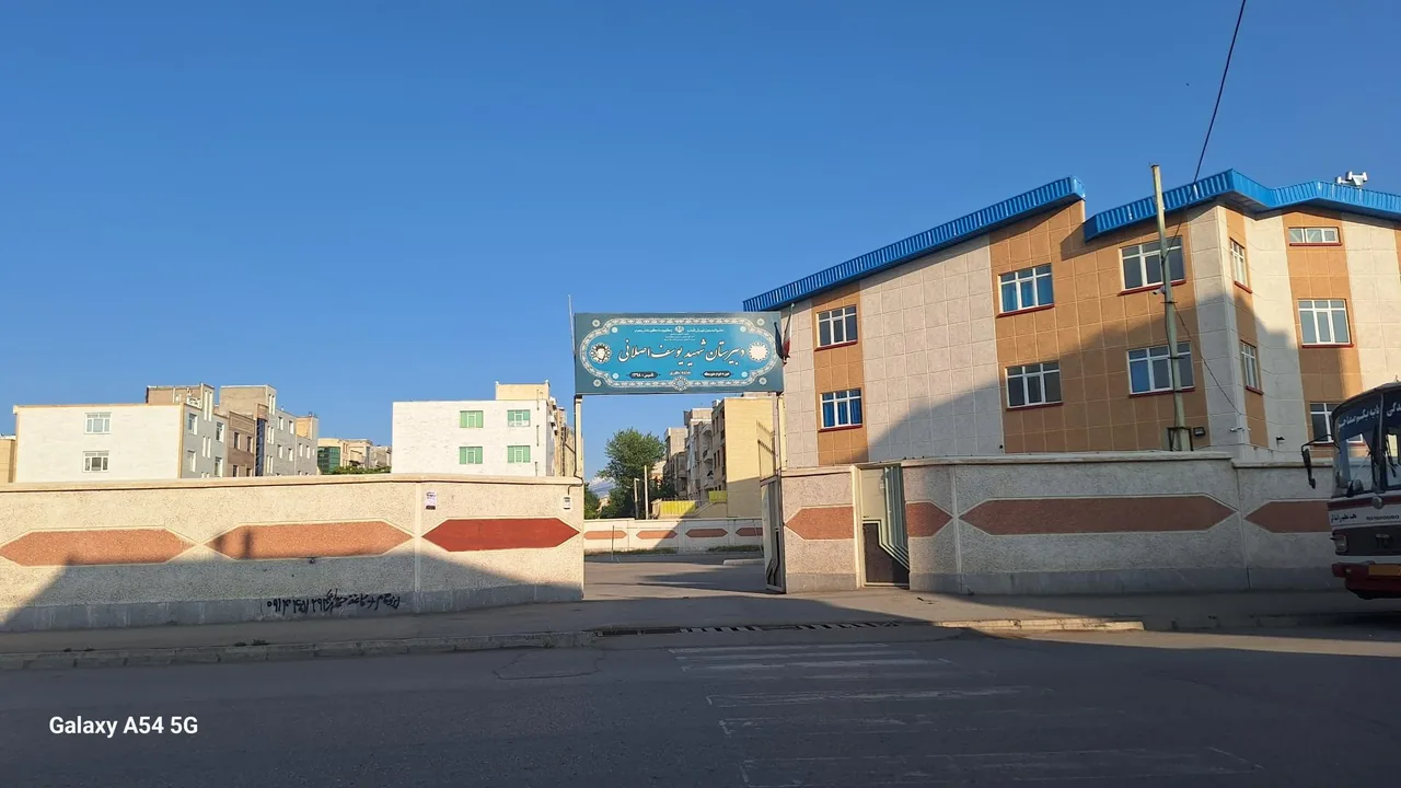 دبیرستان دوره دوم متوسطه شهید یوسف اصلانی - تصویر 2