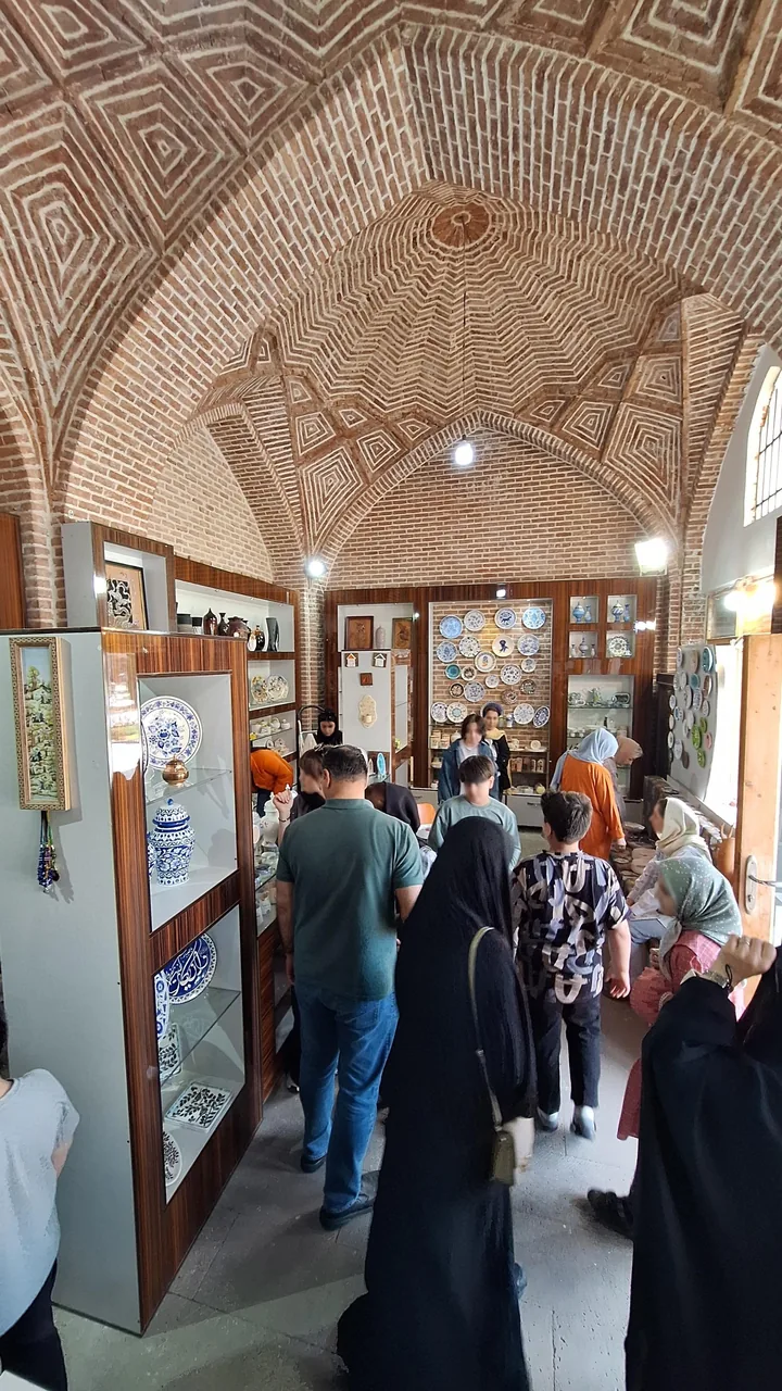 نمایشگاه و فروشگاه دائمی صنایع دستی عالی قاپو - تصویر 2