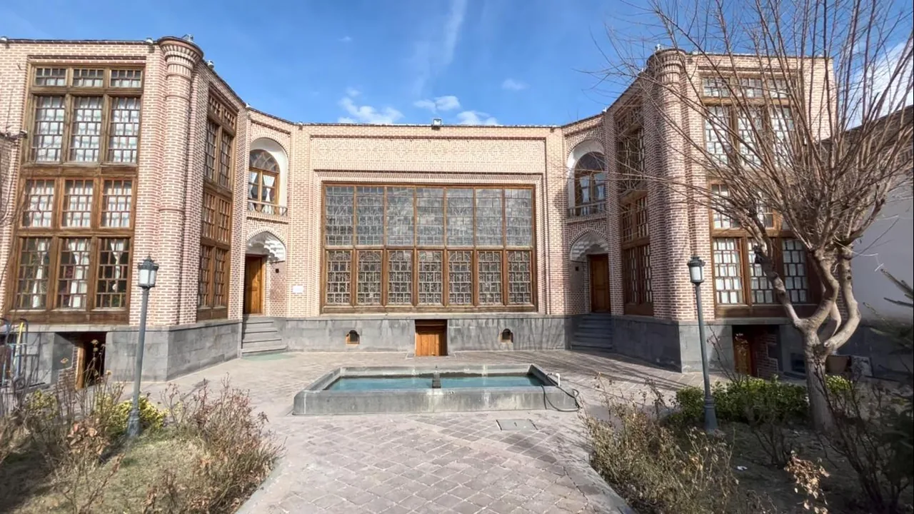 هتل و رستوران تاریخی خانه صادقی - تصویر 3