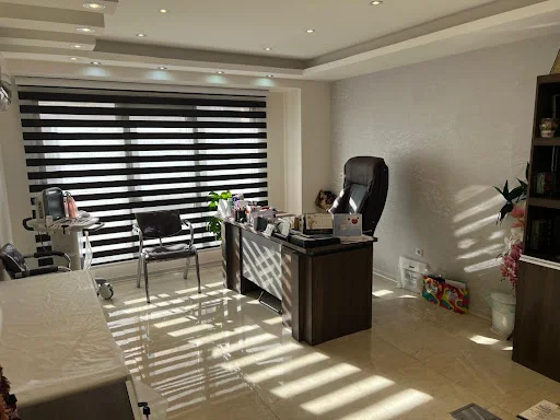 دکتر منوچهر صمیمی فر