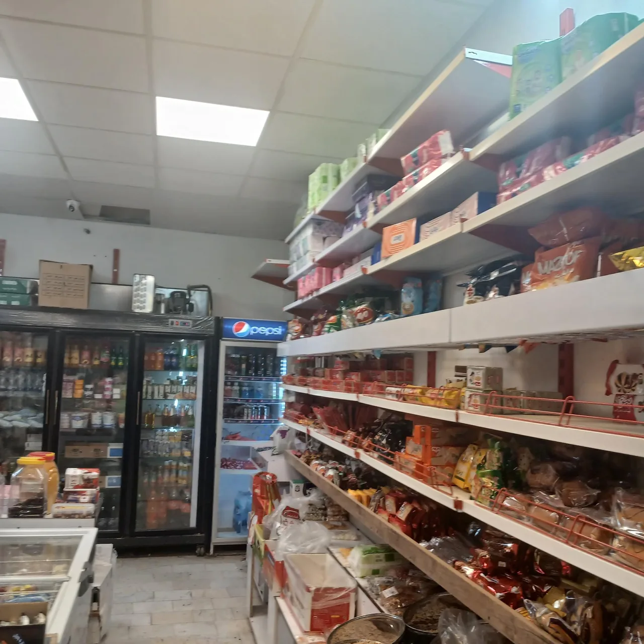 سوپر مارکت حاجی بابا - تصویر 2