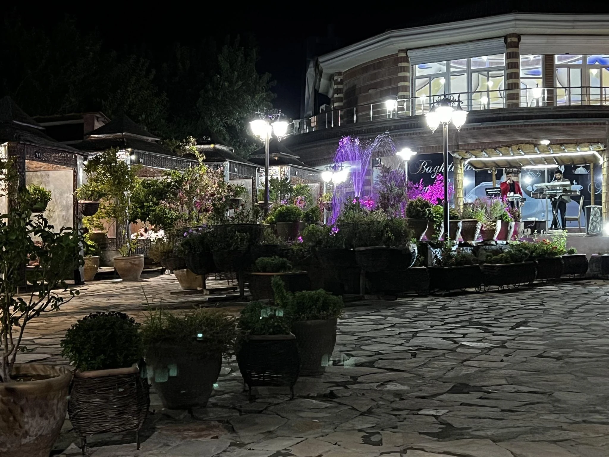 رستوران شاندیز سرسبز