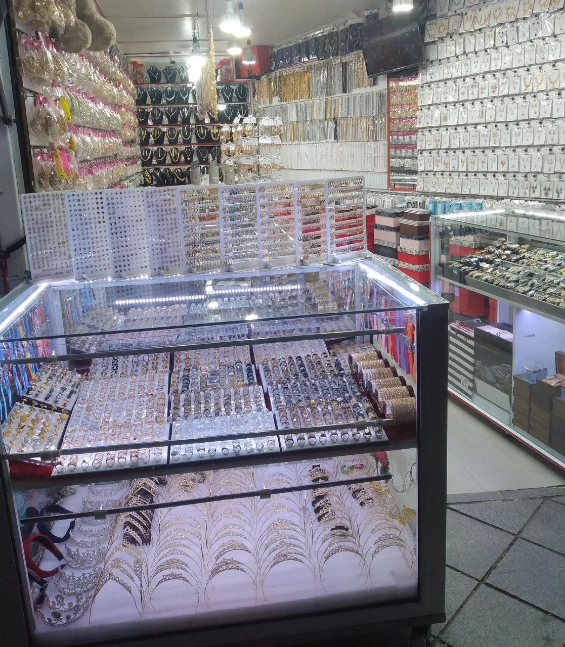 نقره و بدلیجات سون