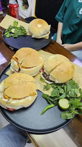 بوم برگر - رستوران فست فود در تبریز