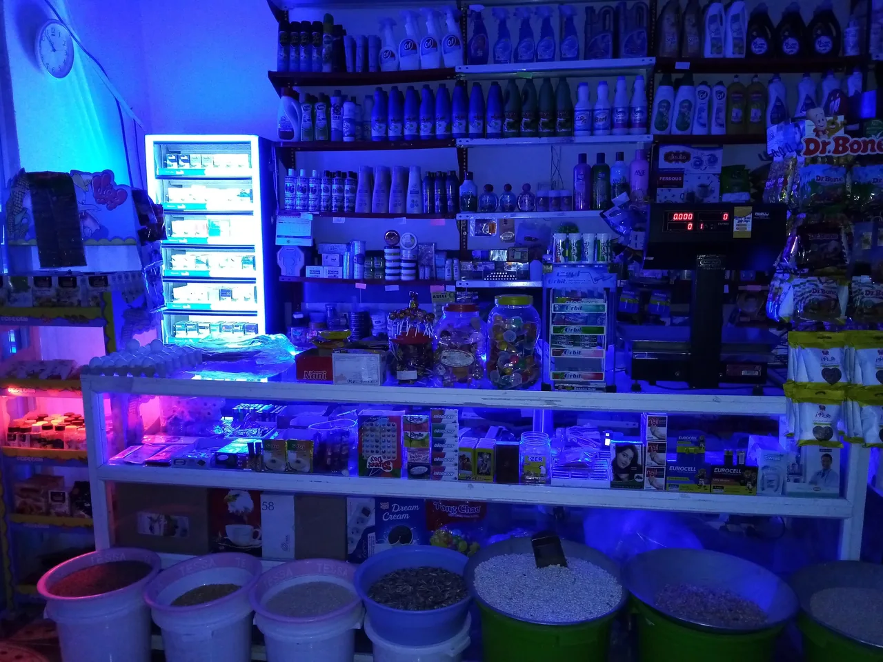 سوپر مارکت گلسرخ(علی قیاسی) - تصویر 2