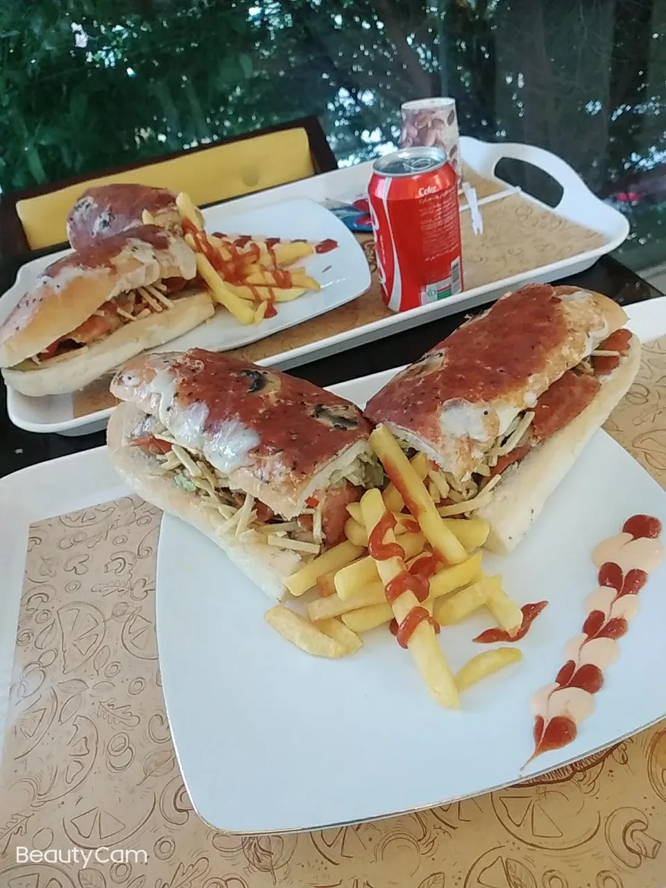 فست فود و کافی شاپ هالیدی - تصویر 3