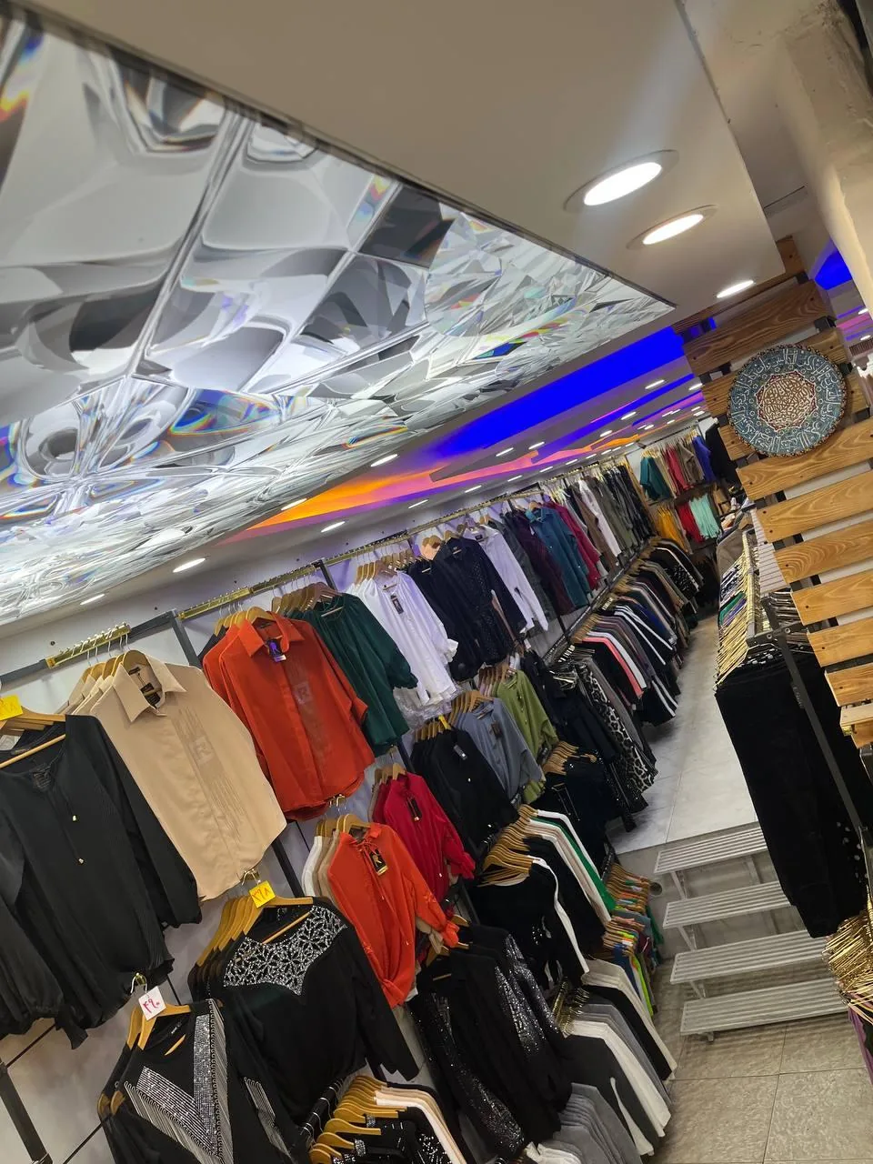فروشگاه‌ پوشاک‌ آکو - تصویر 3