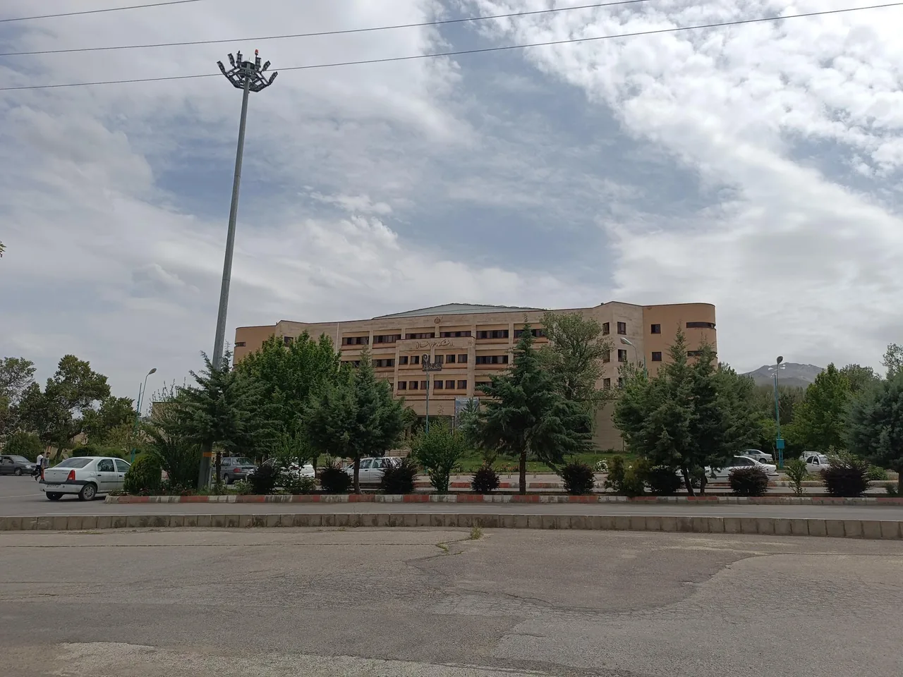 دانشکده ادبیات و علوم انسانی - تصویر 4
