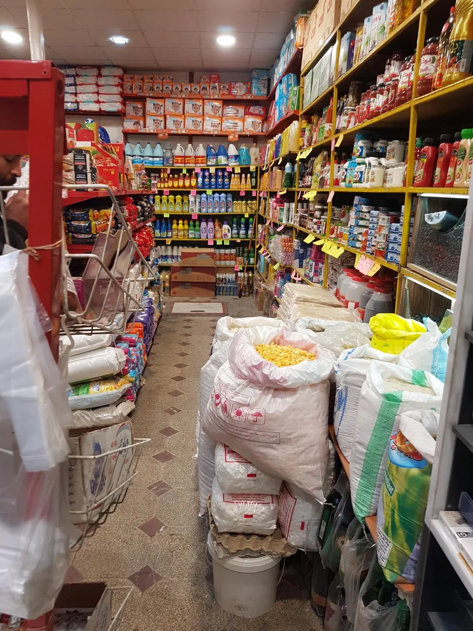 فروشگاه موادغذایی گلبرگ امید - تصویر 3