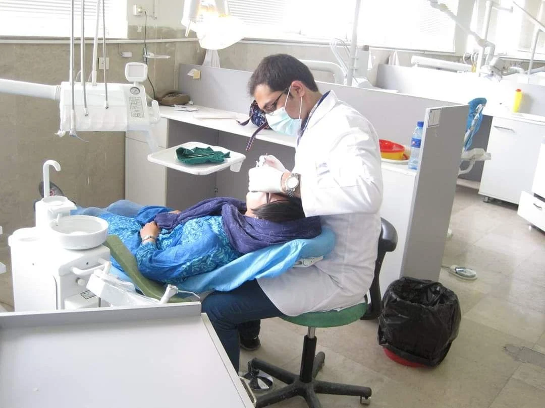 مطب دکتر احمد نورالعیونی دندانپزشک