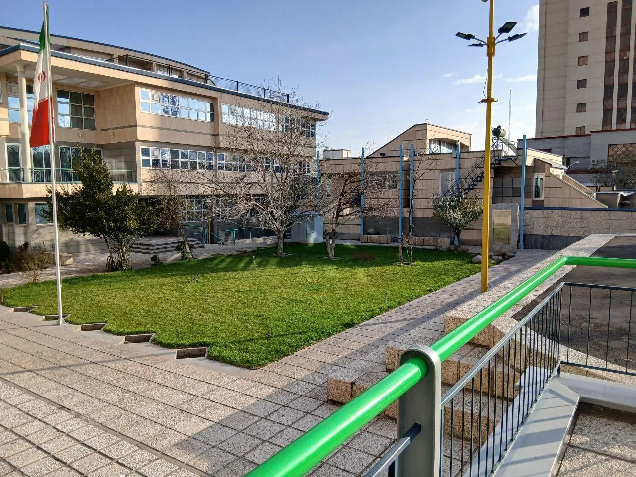 دبیرستان حضرت آمنه