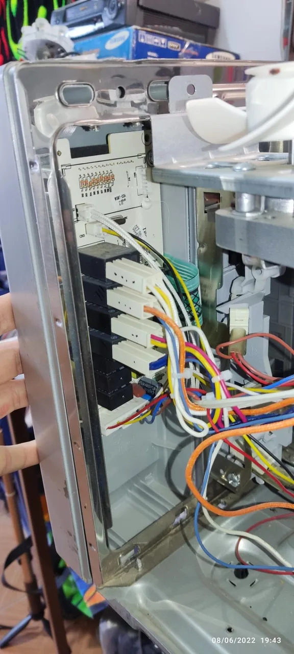 ایستگاه تعمیرات لوازم الکتریکی و الکترونیکی - تصویر 2