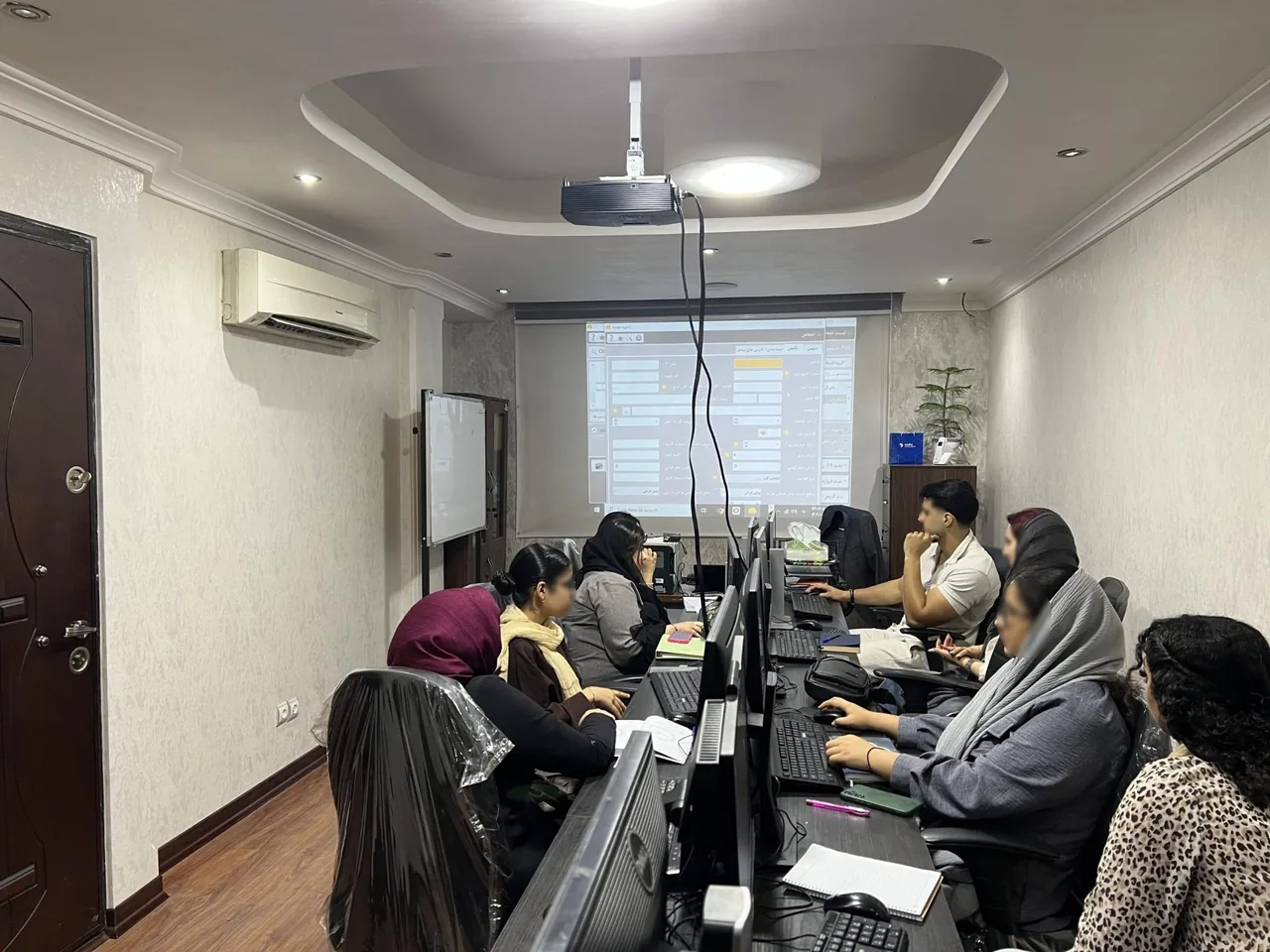 آموزشگاه و شرکت حسابداری آریان محاسب تراز بندر