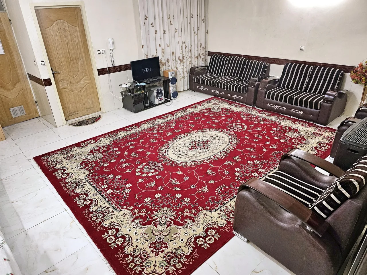 سوییت آپارتمان قرایی - مهمانسرا و مهمانپذیر در همدان - تصویر 2