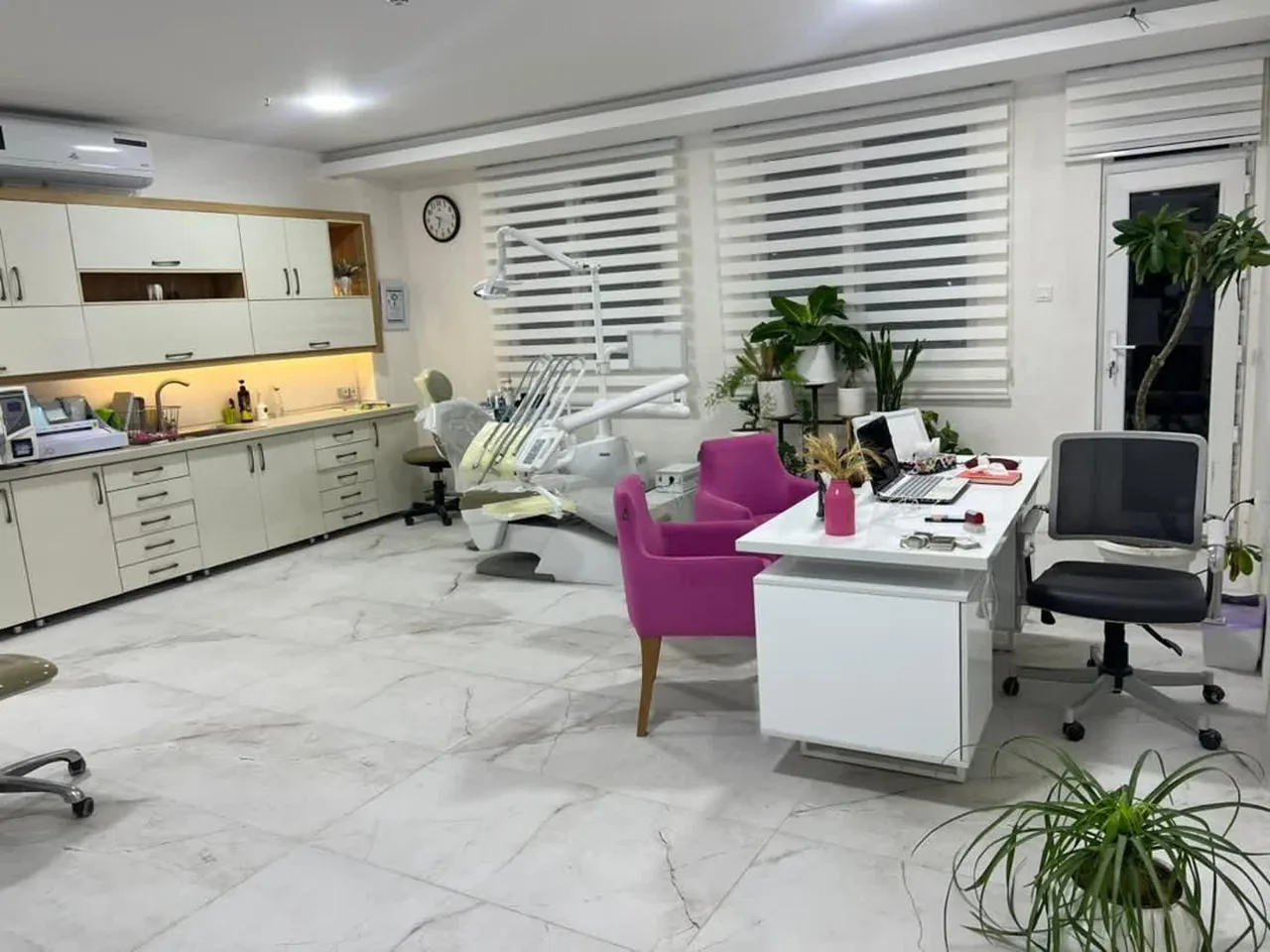 کلینیک دندانپزشکی زیبایی و ترمیم دکتر تینا اکبرزاده