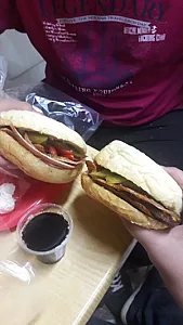 همبرگری تینا
