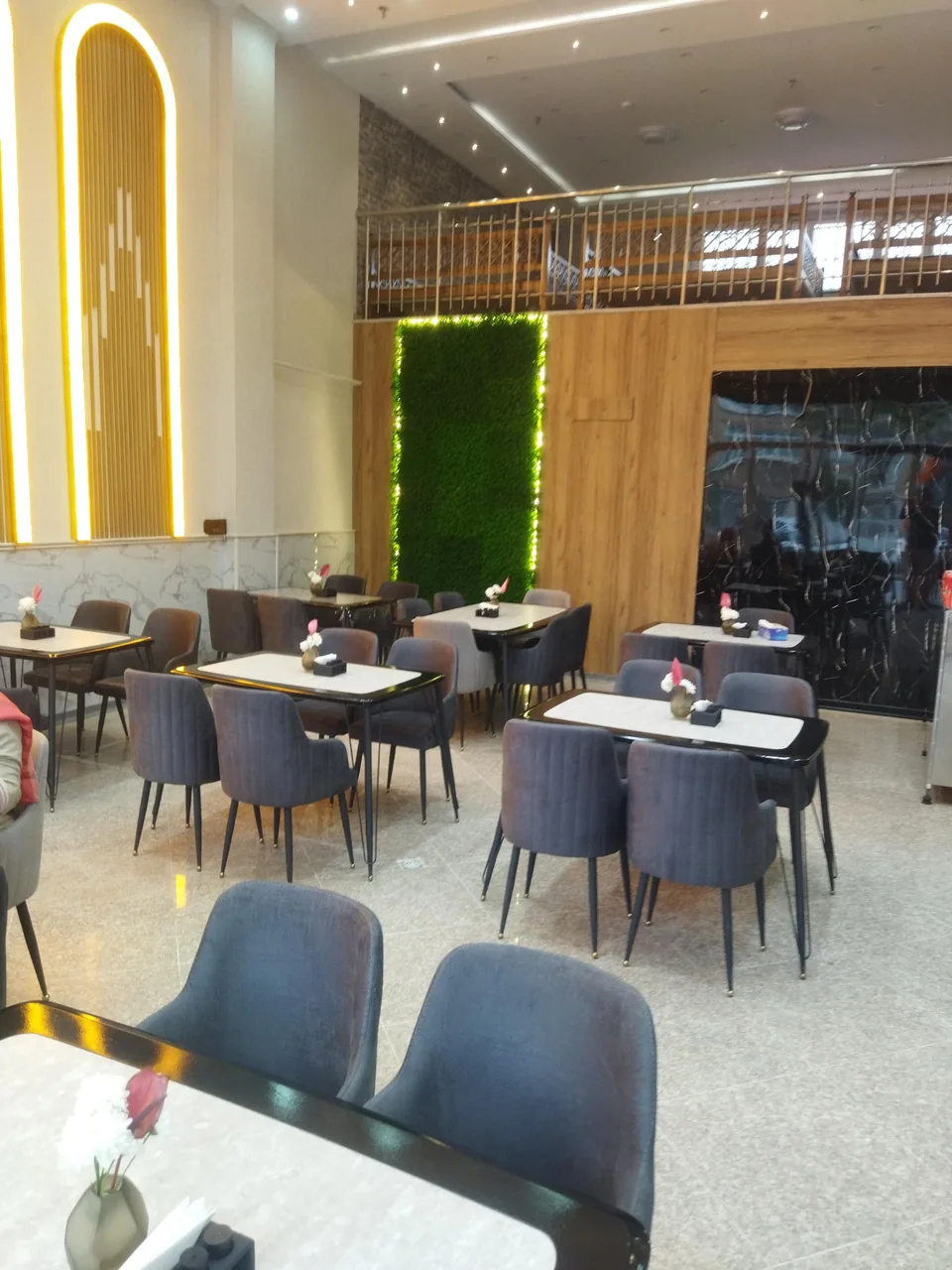 رستوران کارن