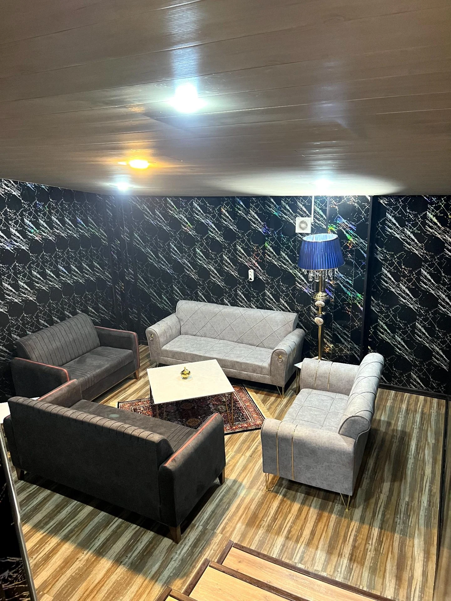 کافه سنتی آنا شانلی