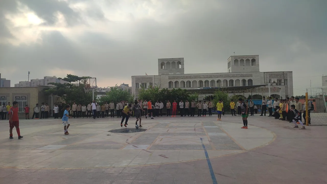 دبیرستان پسرانه نمونه دولتی جامعه الصادق دوره اول - تصویر 2