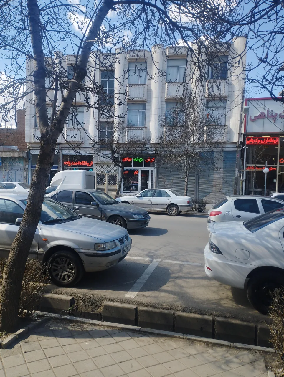 ساختمان خدماتی تجاری جعفر اصلانی