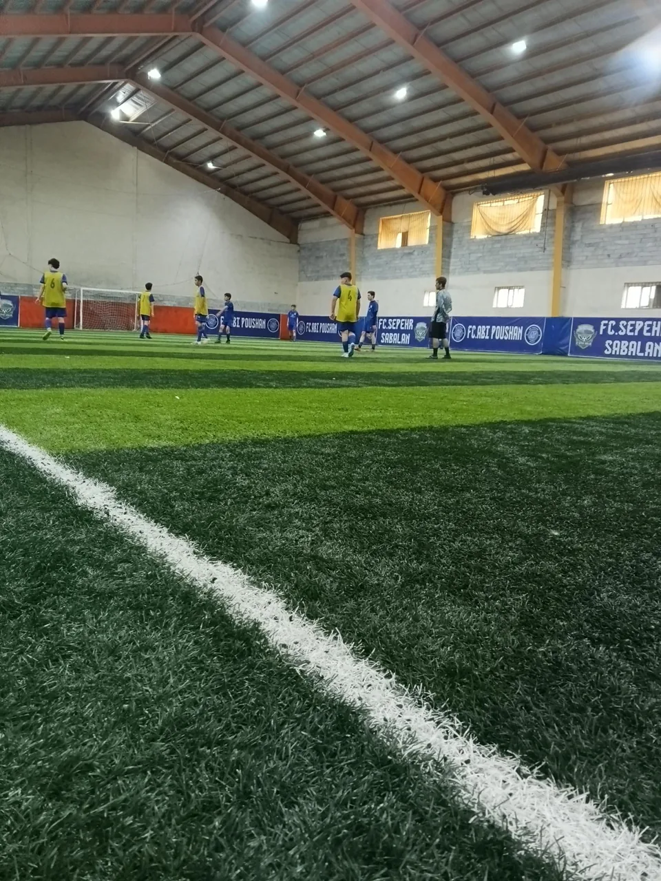 مدرسه فوتبال آبی پوشان