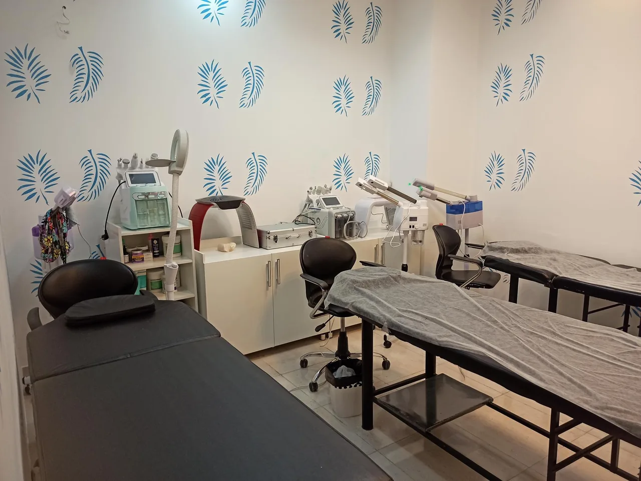 کلینیک زیبایی پوست مو و لیزر آینا - کلینیک پوست و زیبایی در اراک - تصویر 4