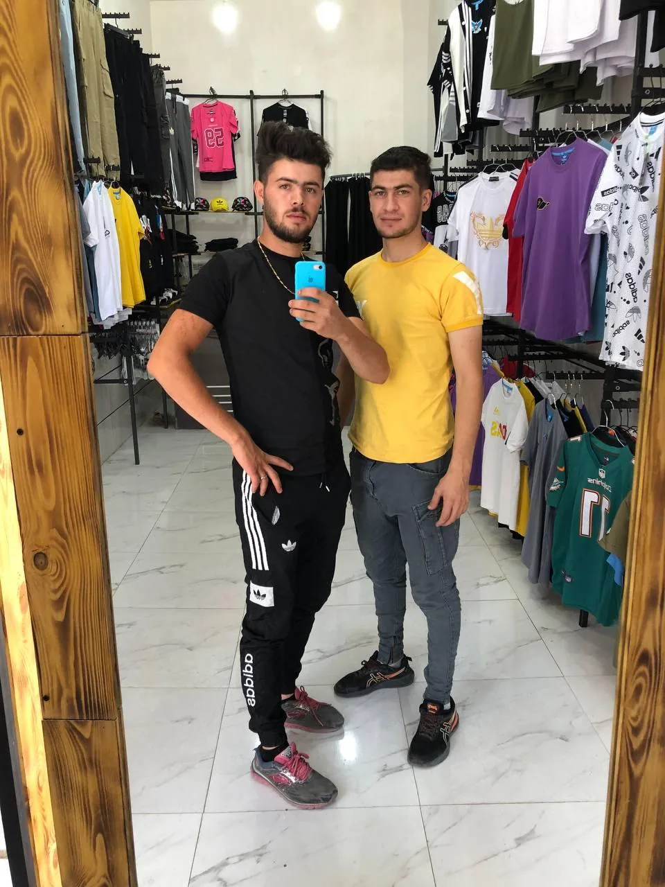 بوتیک جمهوری آدیداس - تصویر 2
