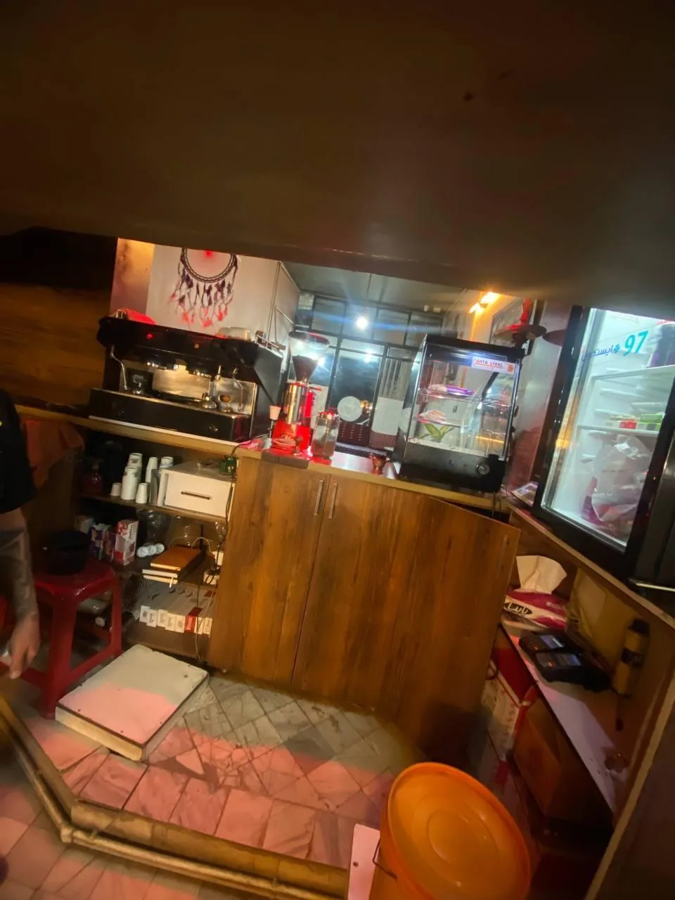 کافه لیندو - تصویر 2