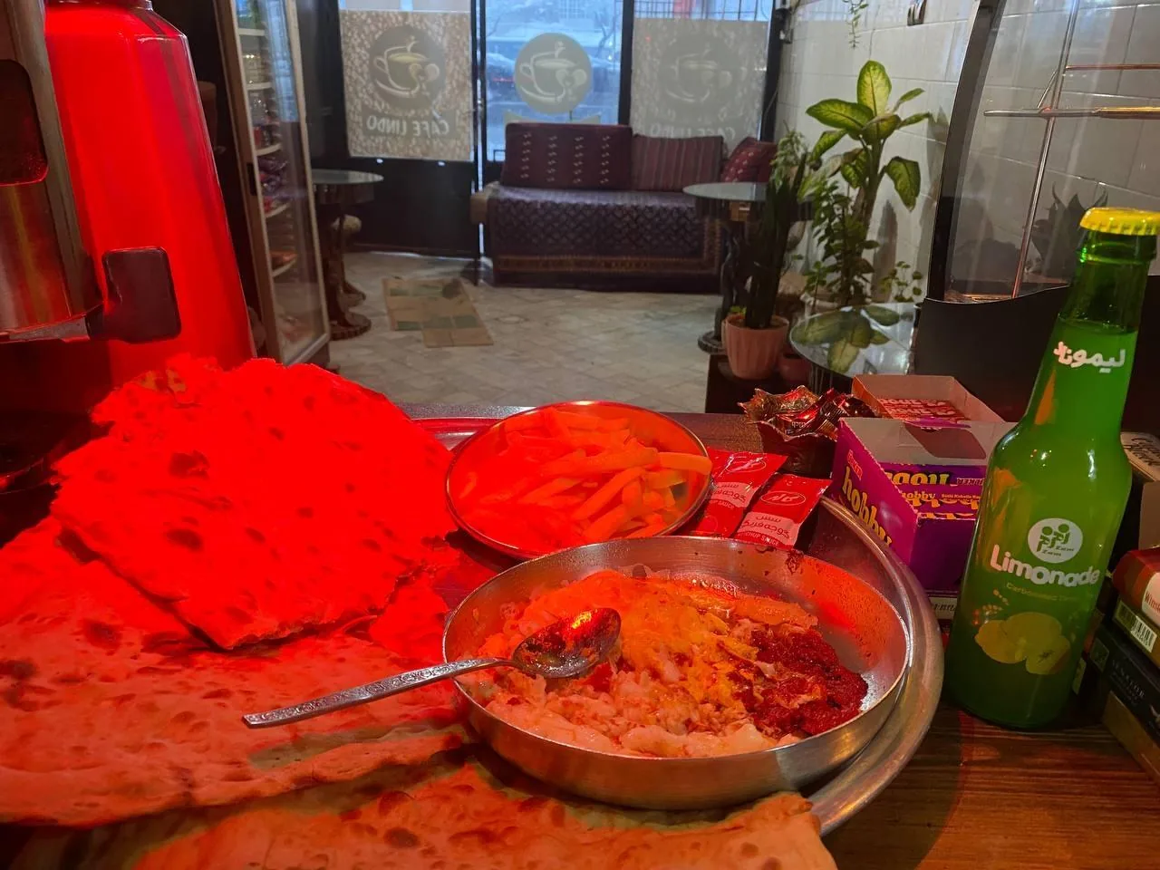 کافه لیندو - تصویر 3