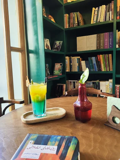 کافه کتاب هنگام
