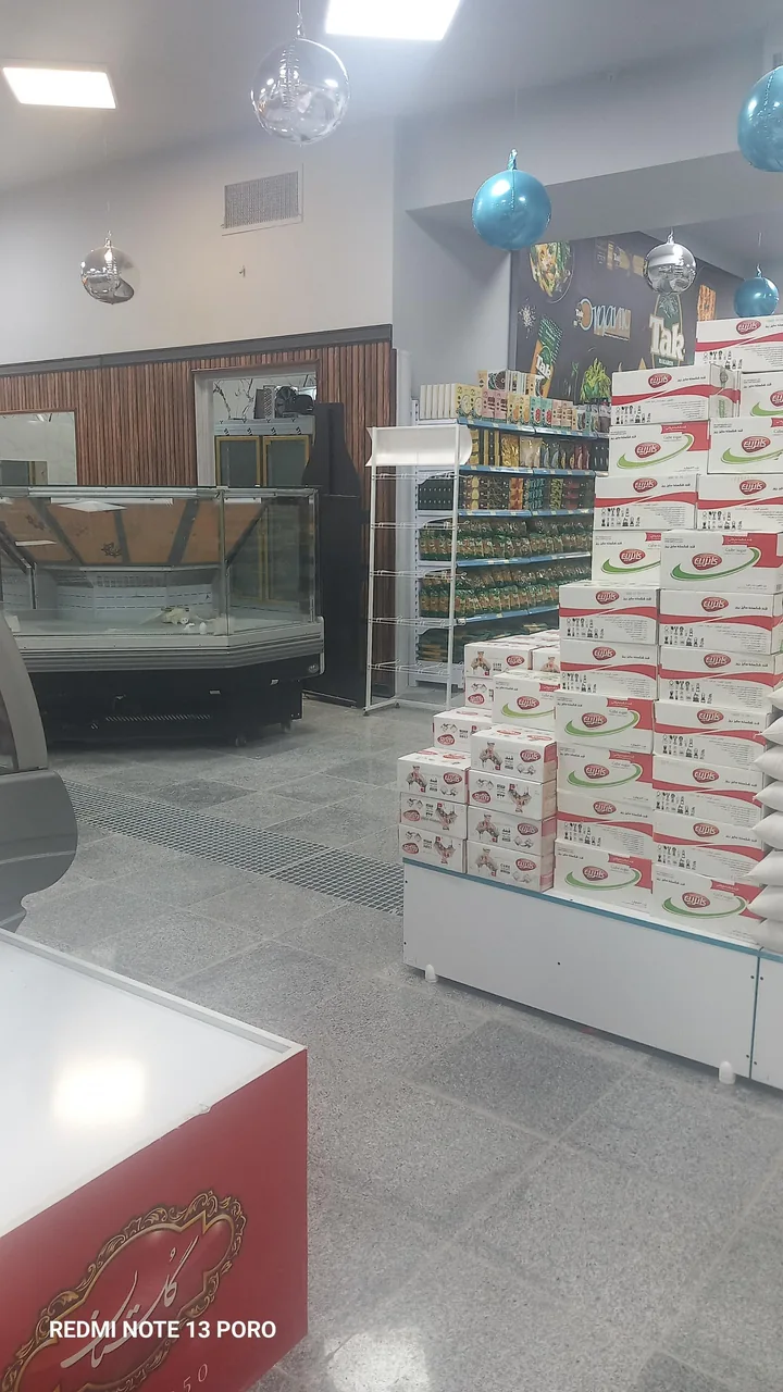 فروشگاه‌ مواد‌غذایی هیوا