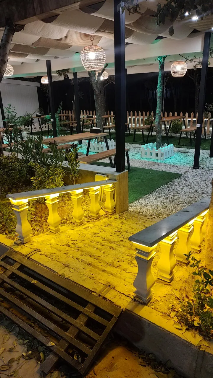 کورن‌داگ و هات‌داگ داگولا