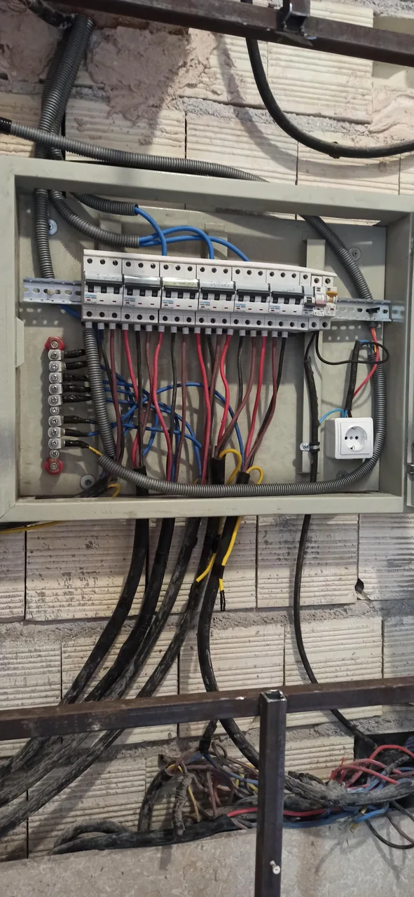 خدمات برقکار امداد رسانی بندرعباس