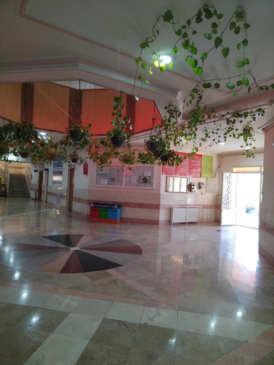 دبیرستان دوره اول بحرینی - تصویر 2