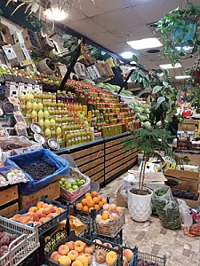 بازارچه میوه شریعتی