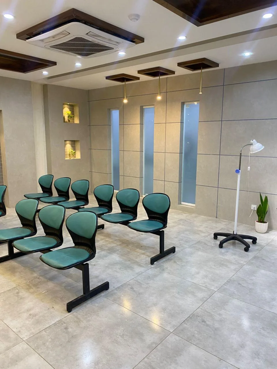 دکتر علیرضا آزادوار