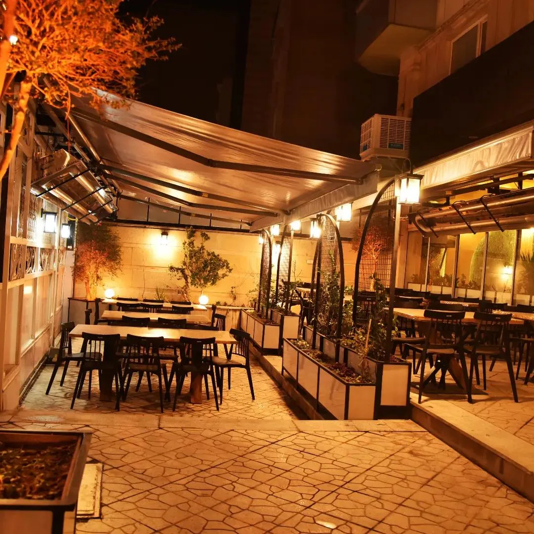 باغچه باربیکیو - رستوران در اراک