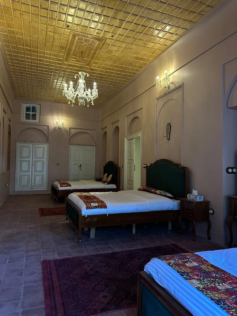 بوتیک هتل سنتی آوا